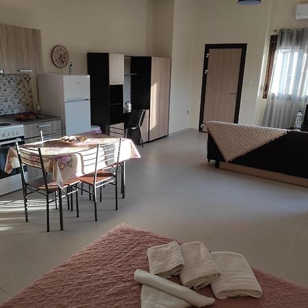 John'S Apartments 尼亚米卡尼奥纳 外观 照片