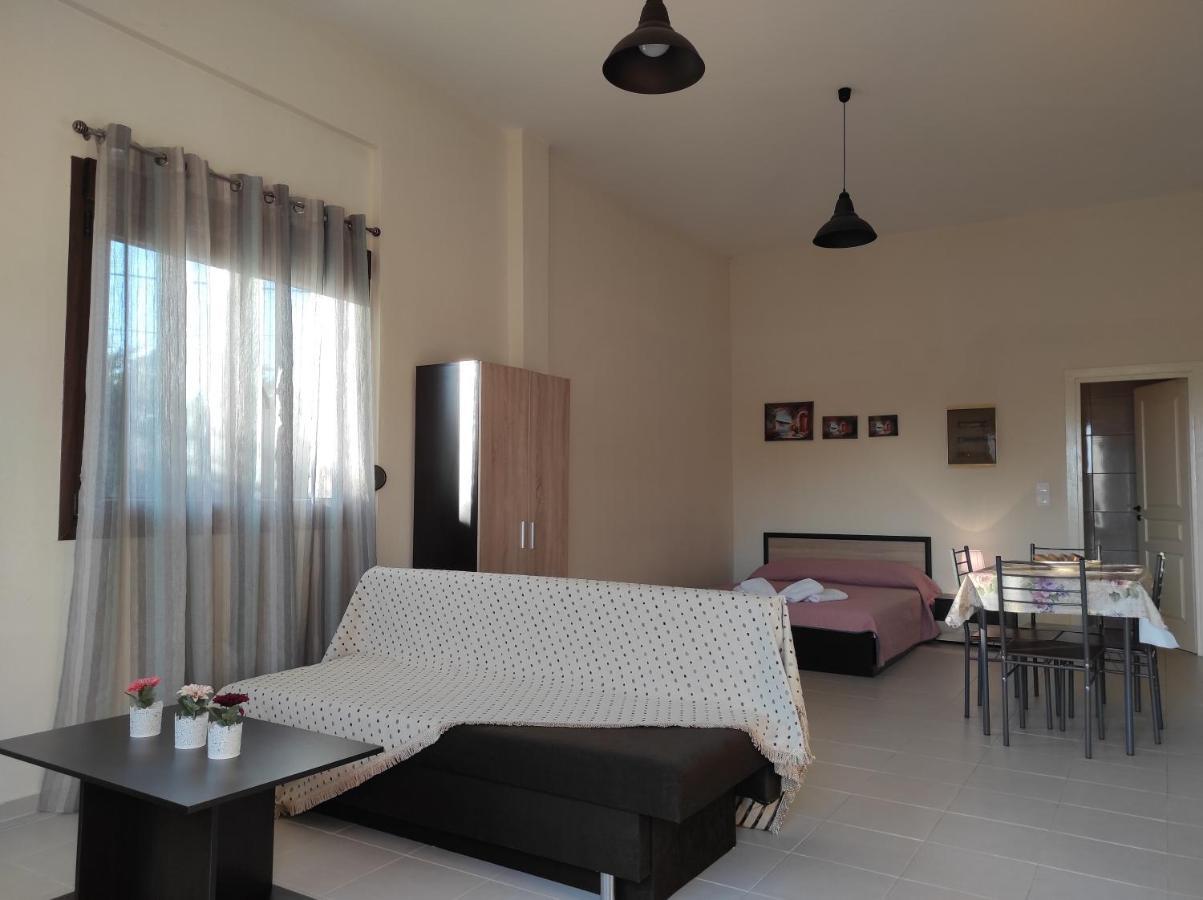 John'S Apartments 尼亚米卡尼奥纳 外观 照片