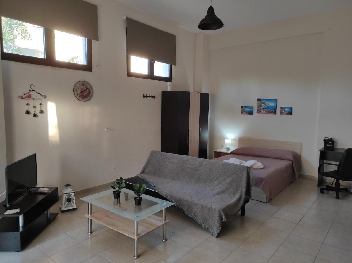John'S Apartments 尼亚米卡尼奥纳 外观 照片